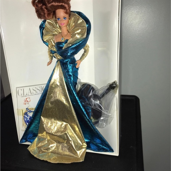 Benefit Ball Barbie Doll Classique Collection
Limited Edition, 1992 Model #1521 - Picture 3 of 7